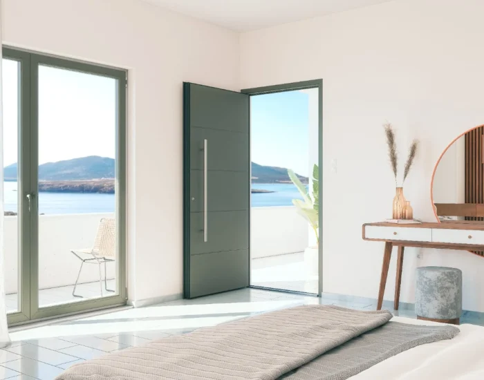 Θωρακισμένη πόρτα ασφαλείας με διακοσμητικά πάνελ για κομψότητα και προστασία